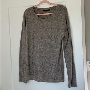Long sleeve with elbow detailing